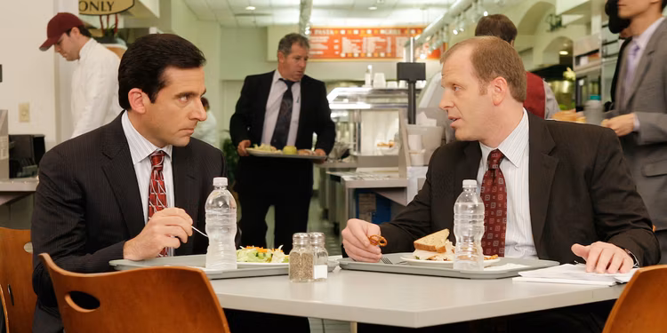 Michael and Toby eating lunch on The Office – The Office Mantıklı Olan 12 Hayran Teorisi – 2025