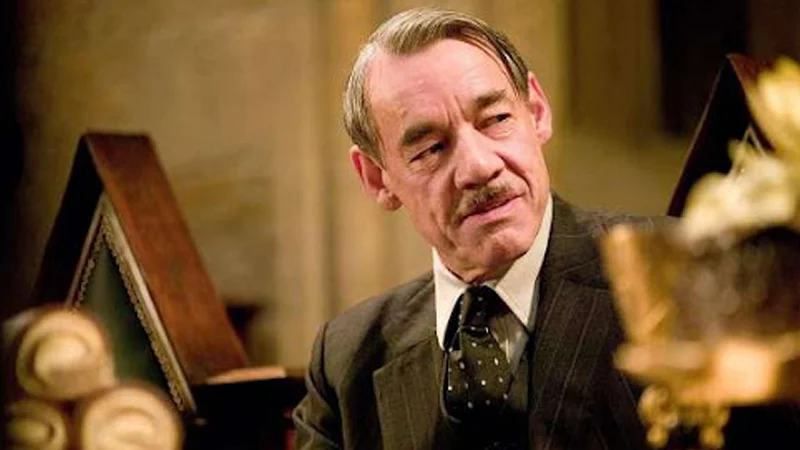 Hayatını Kaybeden Harry Potter Oyuncuları 2025 – 18 Roger Lloyd Paketi (Barty Crouch Kıdemli)