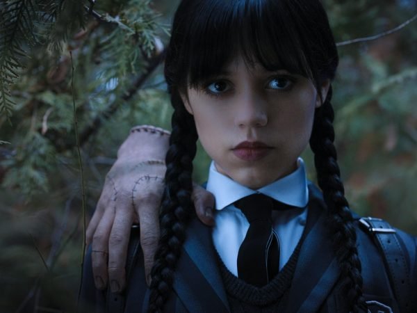 Wednesday Addams Cadı mı, Vampir mi ve Güçleri Var mı?
