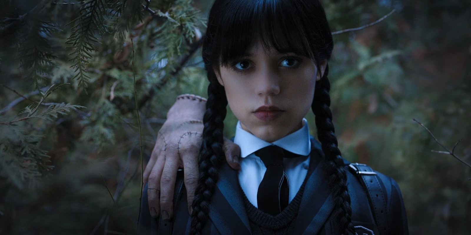 Wednesday Addams Cadı mı, Vampir mi ve Güçleri Var mı?