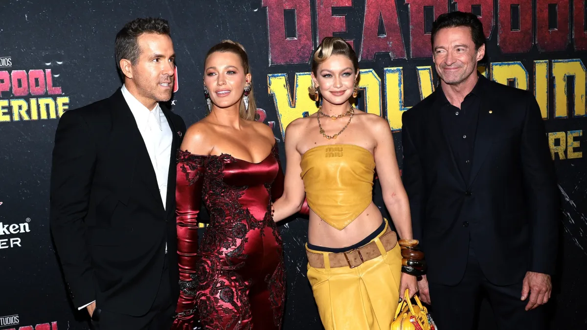Deadpool & Wolverine kırmızı halıdaki görüntüler