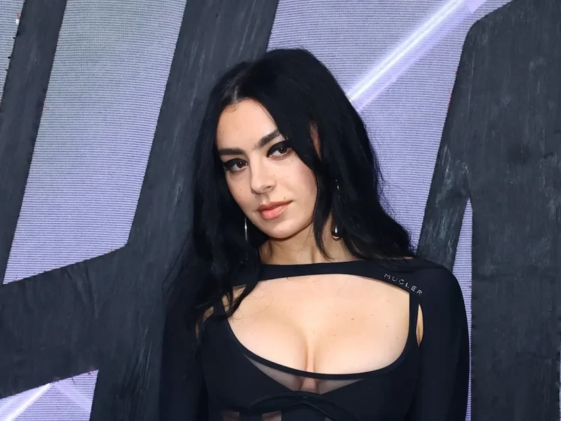 Charli XCX Letterboxd’e Katıldı! Hayranları Favori Filmlerini Keşfetmeye Başladı