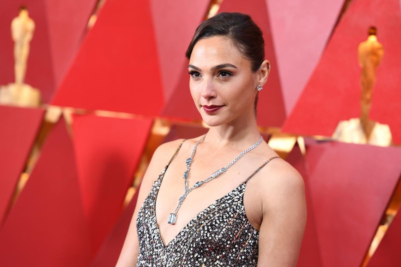 Gal Gadot Neden Venedik Film Festivali’nden Çekildi? İşte Tepkiler ve Detaylar