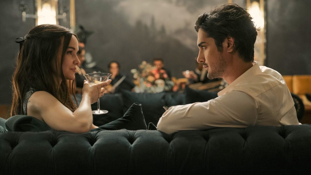 56 Days 1. Sezon: Dove Cameron ve Avan Jogia'nın 56 Günlük Ölümcül Aşkı Herkesi Şüpheli Konumuna Düşürüyor