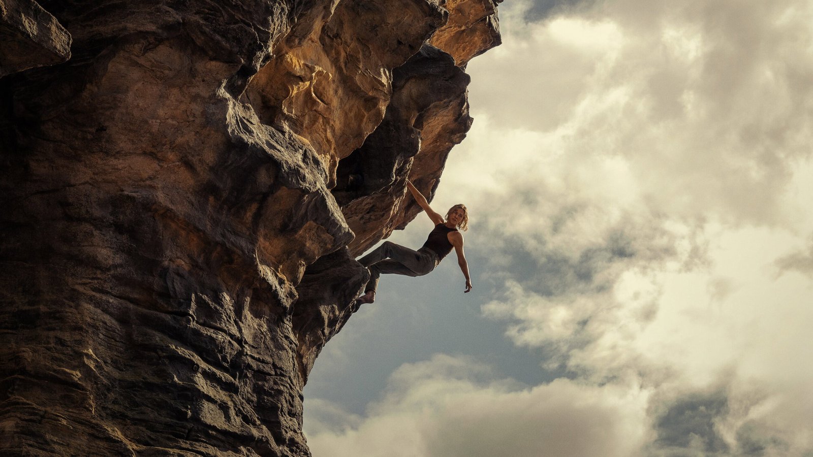 Apex İnceleme: Charlize Theron ve Taron Egerton, Netflix'in En Sert Hayatta Kalma Geriliminde