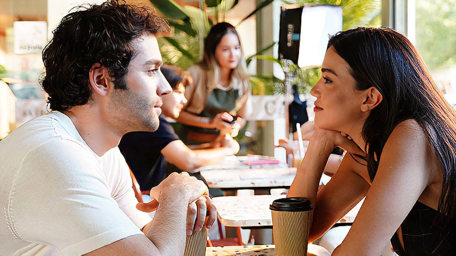 Başkalarının Hayatı dizisinden Eylül Lize Kandemir ve Burak Berkay Akgül’lü kafe sahnesi Star TV karesi