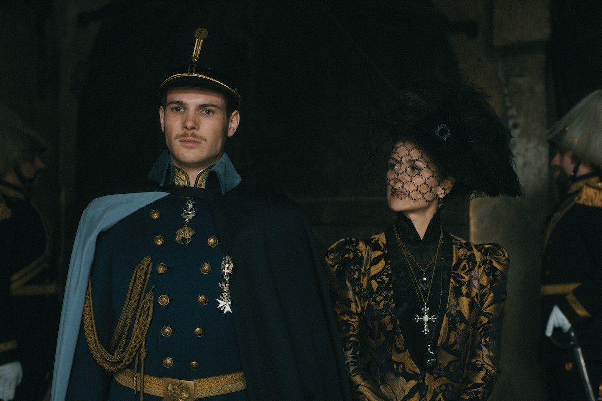 The Empress dizisinden Devrim Lingnau Islamoğlu’nun Elisabeth olarak resmi Netflix galeri karesi