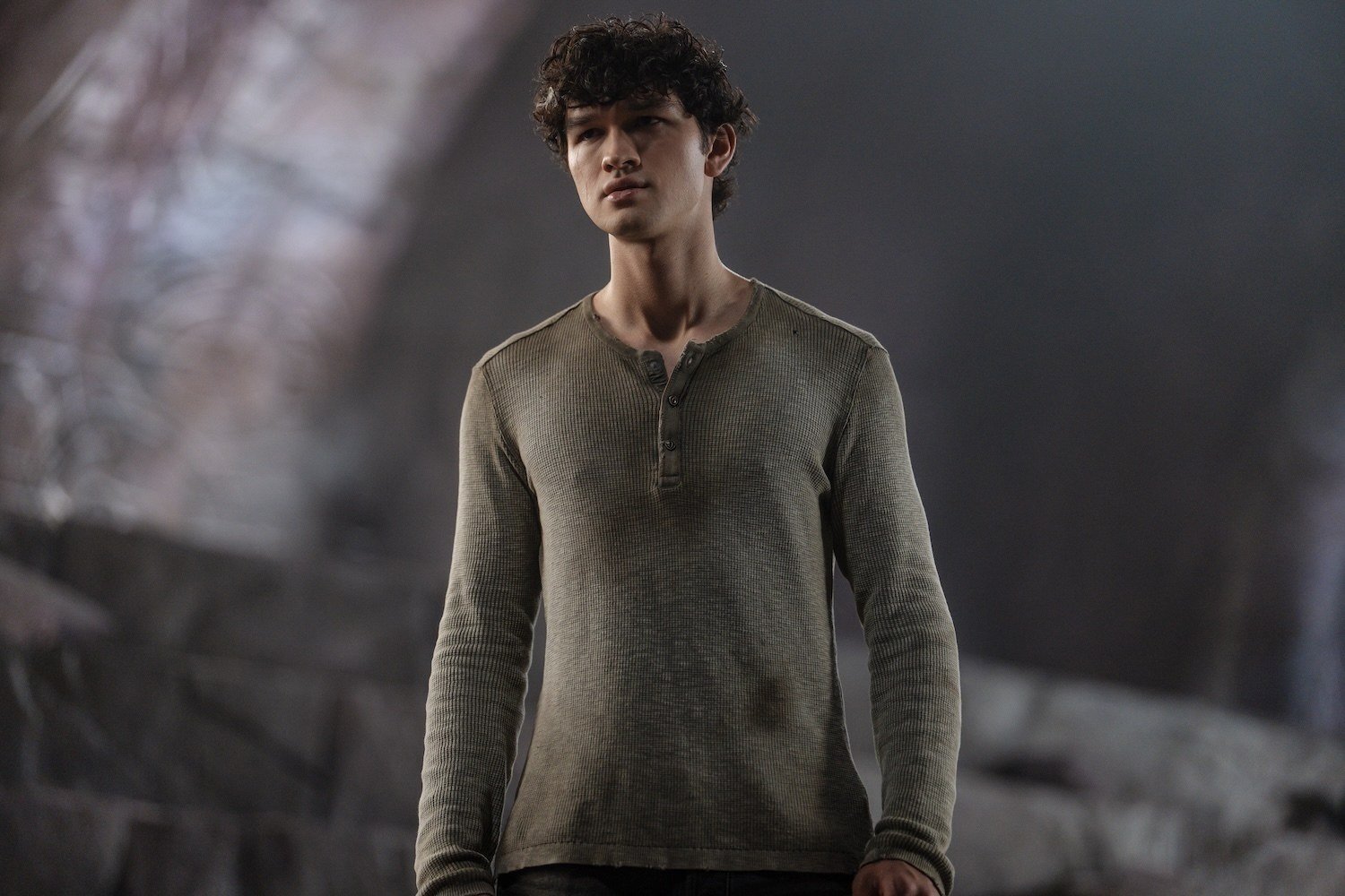 Percy Jackson and the Olympians 3. sezon Disney+ press galerisinden resmi sahne karesi