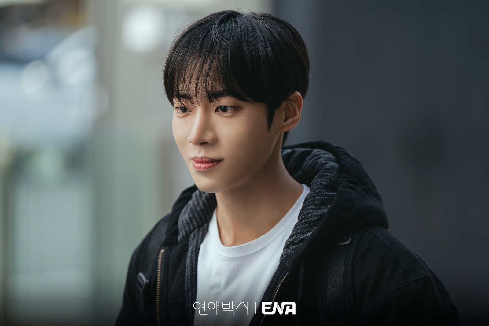 Between Steps resmi karesinden set ortamında Choo Young-woo