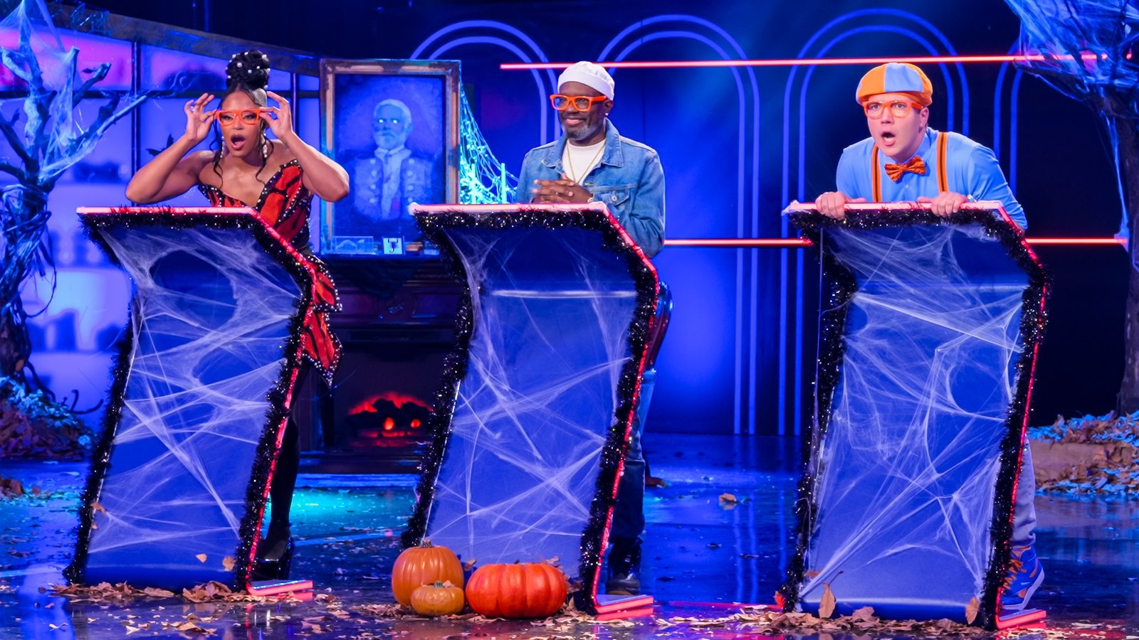 Is It Cake Halloween 2. sezon Netflix resmi press karesinden jüri ve stüdyo görünümü