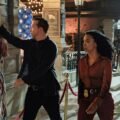 Boston Blue 2. sezon CBS resmi karesinden Donnie Wahlberg ve Sonequa Martin-Green gece sokakta