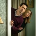 Eternally Yours CBS resmi karesinden Ed Weeks ve Allegra Edwards kapı aralığında
