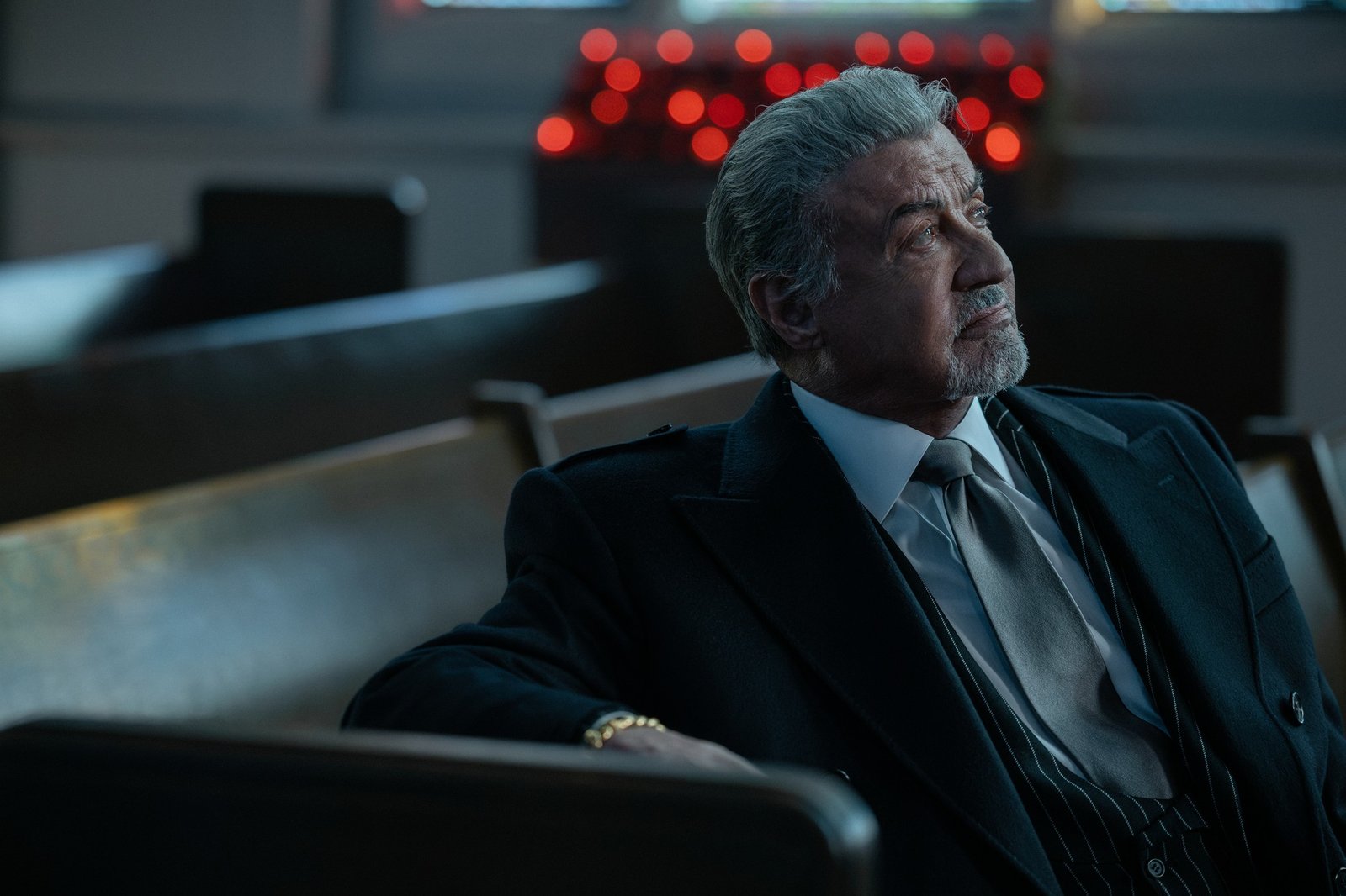 Tulsa King 4. sezon Paramount Plus resmi press karesinden Sylvester Stallone Dwight Manfredi görünümü