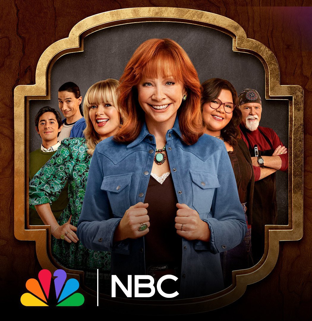 Happy’s Place NBC resmi tanıtım görseli, ortada Reba McEntire ve arkasında dizinin oyuncu kadrosu