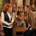 Happy’s Place 3. sezon 23 Ekim’de NBC’de: Reba McEntire’ın kalbini James Denton çalıyor 2026 – 3 Happy’s Place 3. sezon NBC karesinden barda sohbet eden Bobbie rolündeki Reba McEntire ve JB rolündeki James Denton